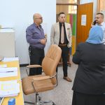 لضمان سير العمل بدقة… عميد كلية الطب البيطري يتفقد اللجنة الامتحانية ويشيد بجهودها في تدقيق الدفاتر